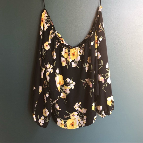 Cute off the shoulder floral F21 top - Picture 2 of 4